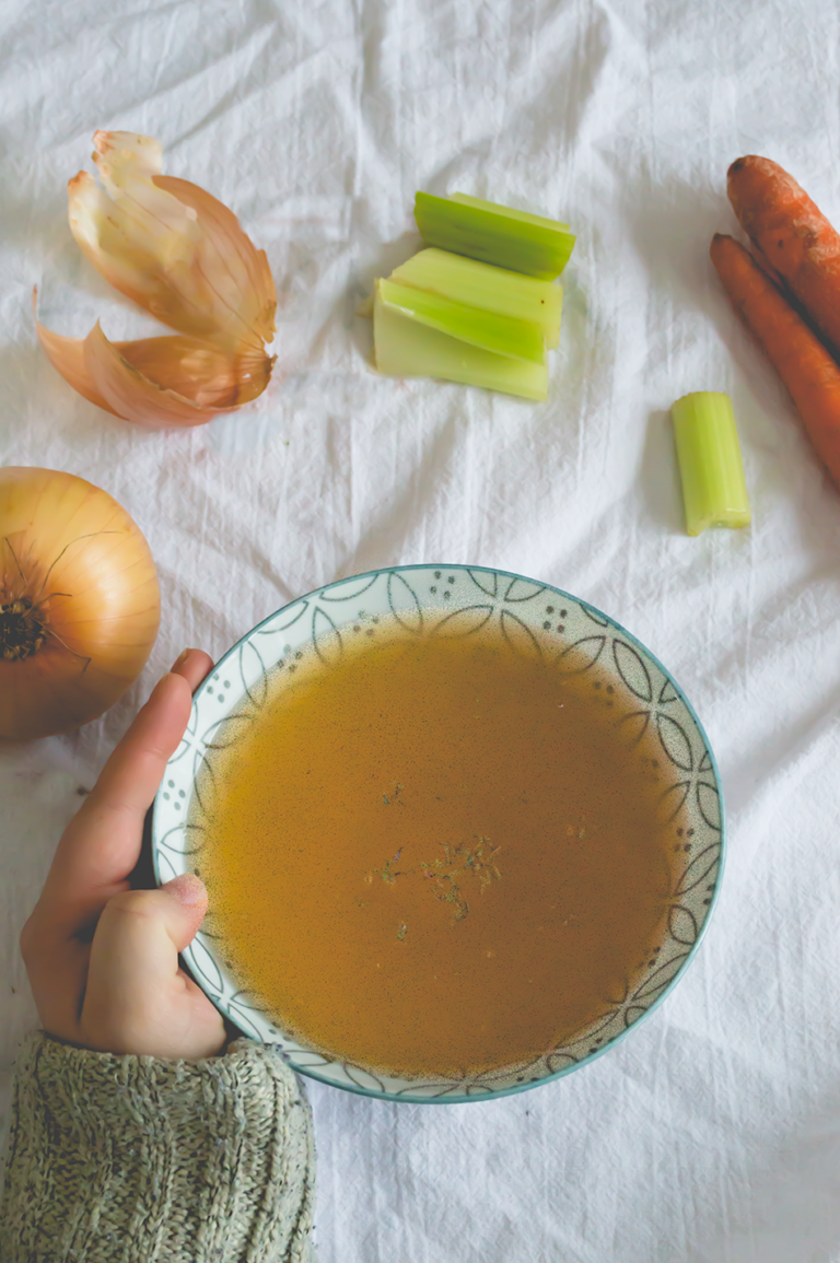 Bouillon de poulet à la mijoteuse • Alex Cuisine